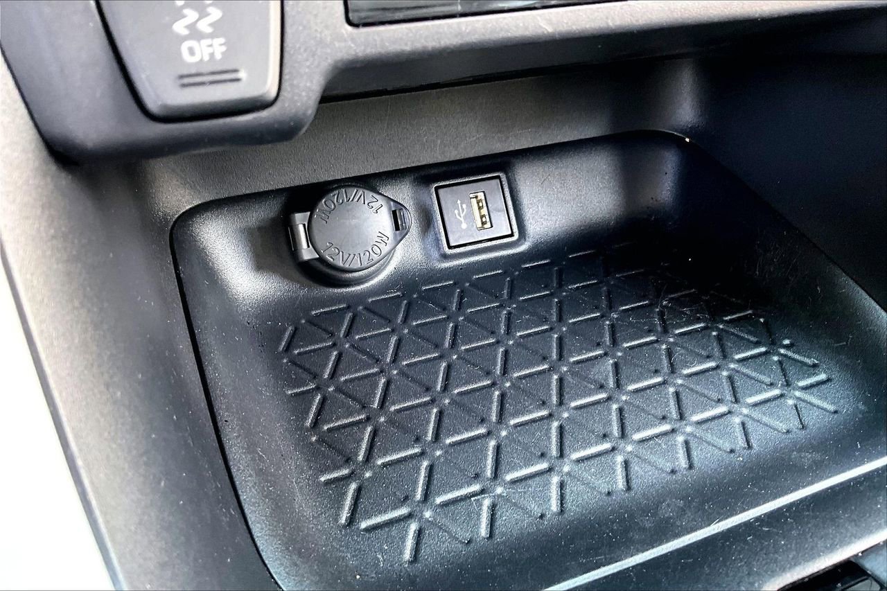 Used 2025 Toyota RAV4 XLE w/ Convenience Package image 25