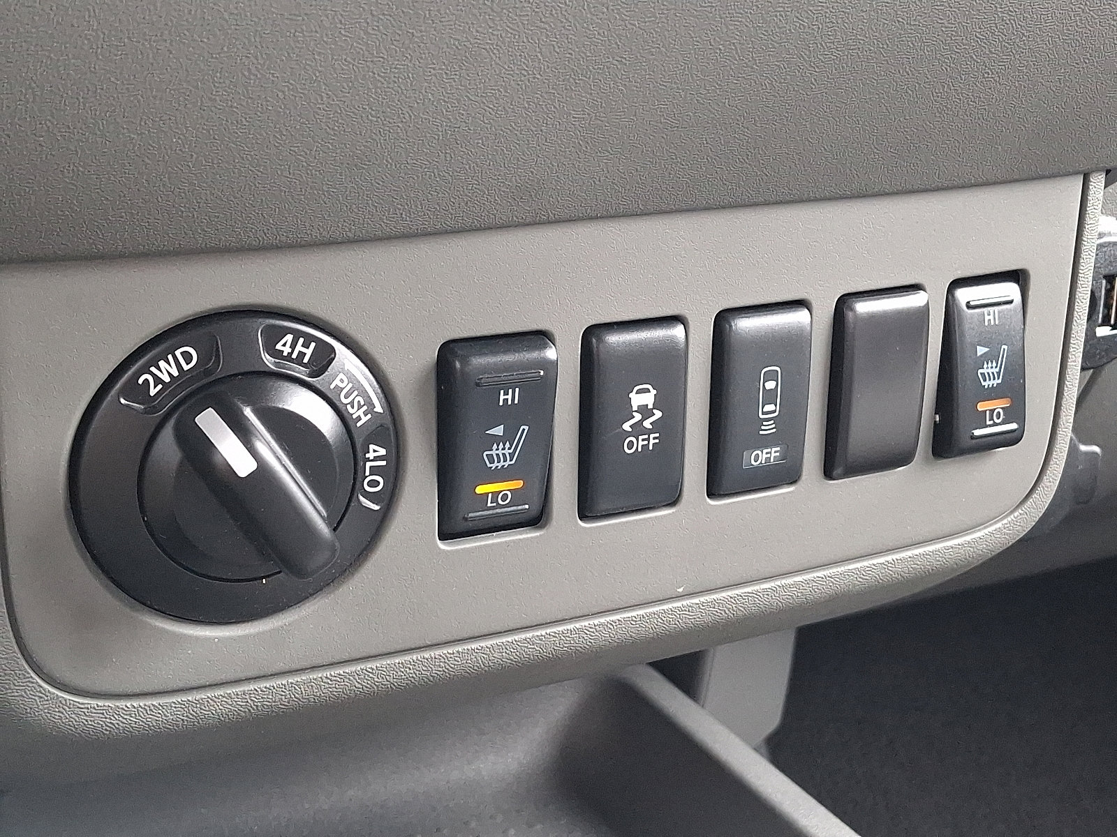 Used 2018 Nissan Frontier SV w/ Value Truck Package AWD/4WD image 25