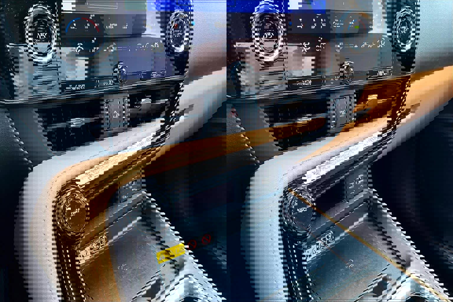 Used 2025 Lexus NX 250 FWD w/ Towing Package (2000 Lbs) image 34