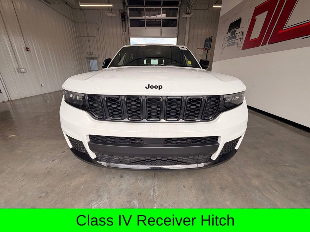 Used 2024 Jeep Grand Cherokee L Altitude AWD/4WD image 16