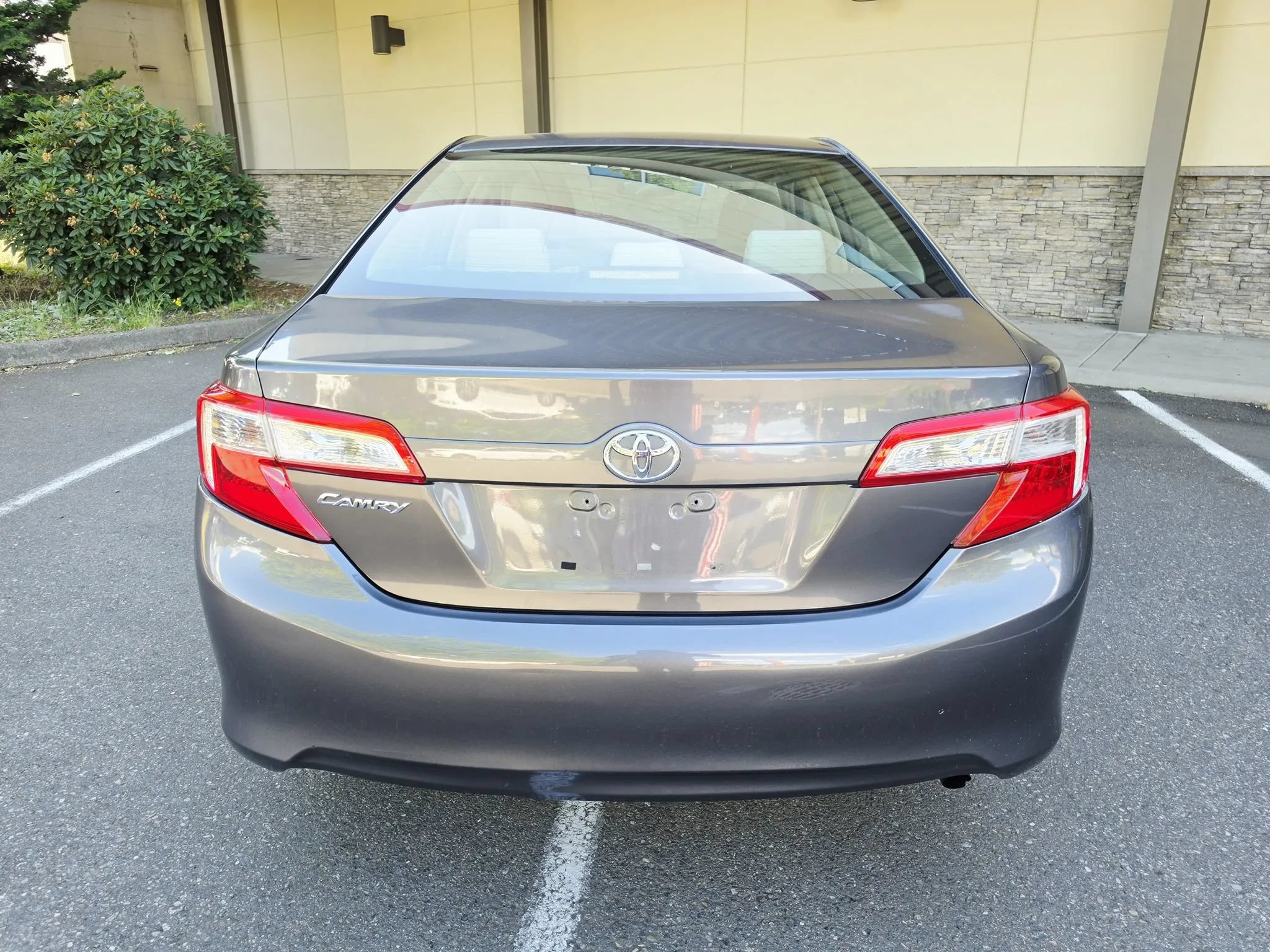Used 2012 Toyota Camry FWD image 4