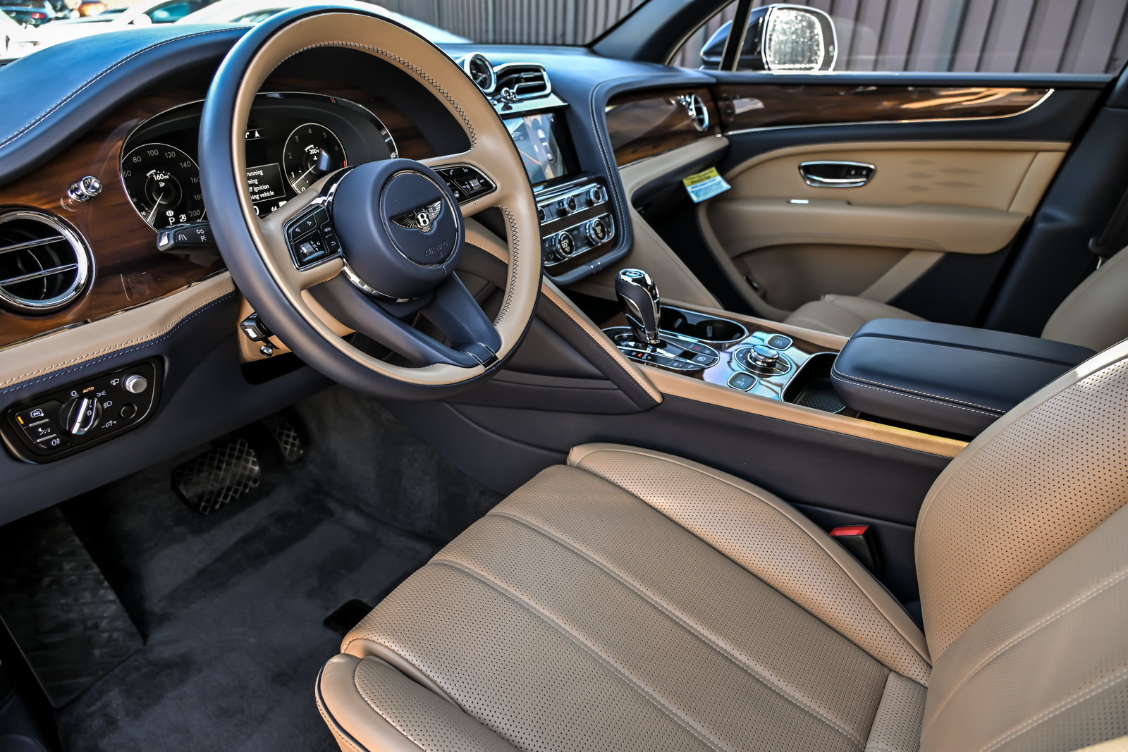 Certified 2023 Bentley Bentayga Extended Wheelbase AWD/4WD image 28