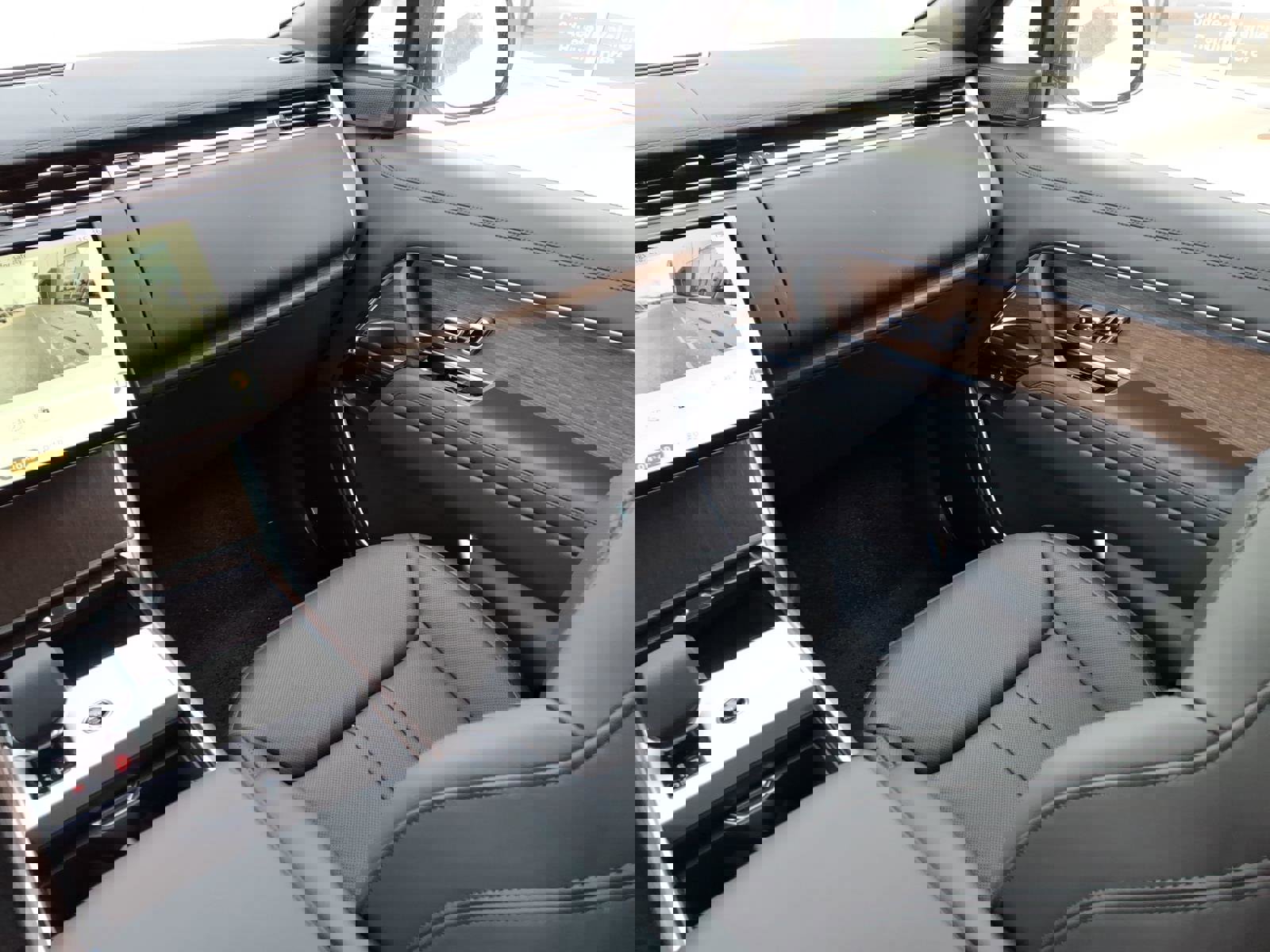 New 2026 Land Rover Range Rover SE image 22