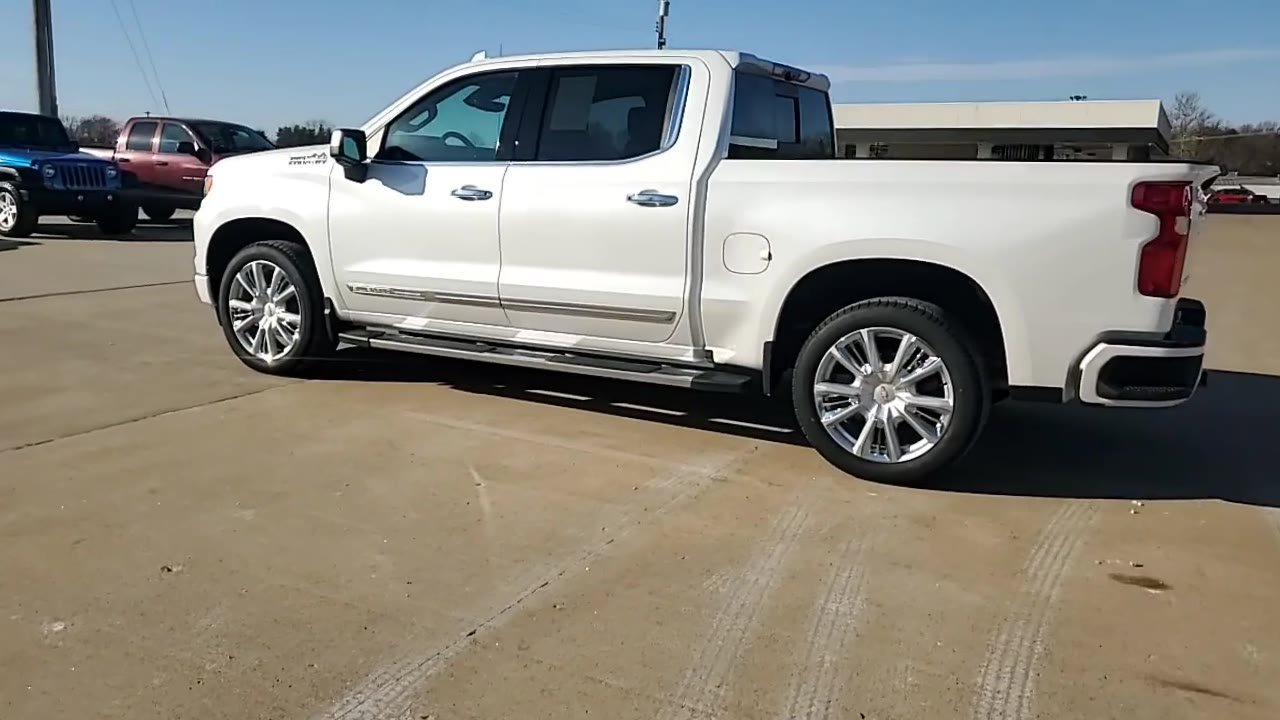 Used 2025 Chevrolet Silverado 1500 High Country w/ High Country Premium Package AWD/4WD image 6