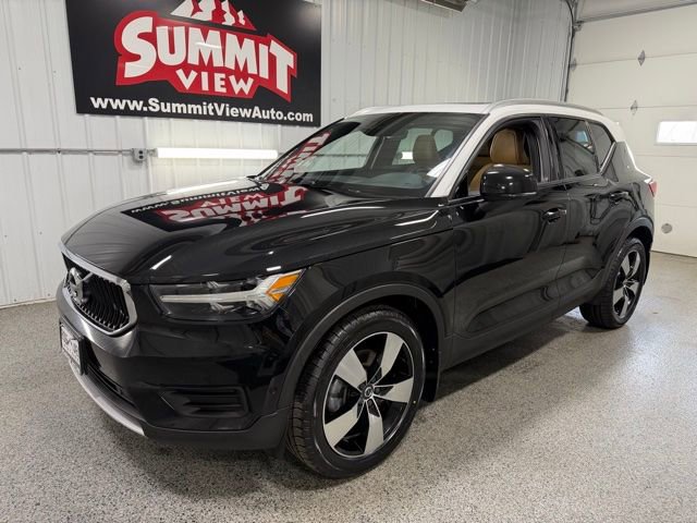 Used 2019 Volvo XC40 T5 Momentum image 1