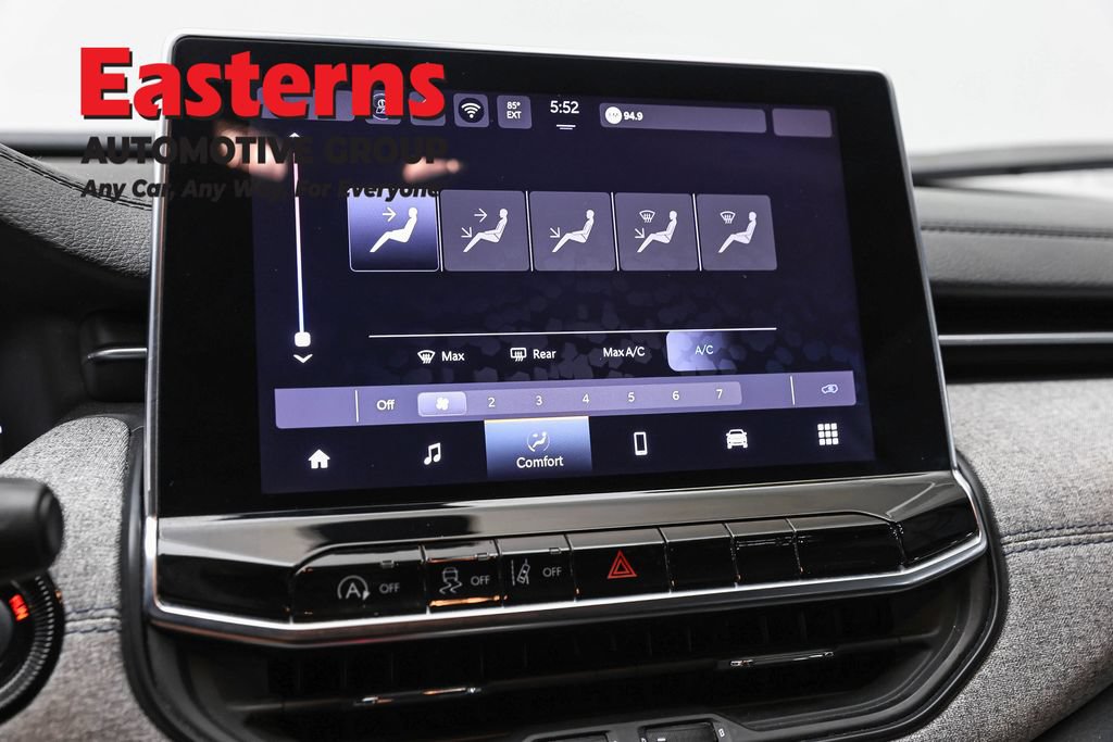 Used 2024 Jeep Compass Latitude AWD/4WD image 18