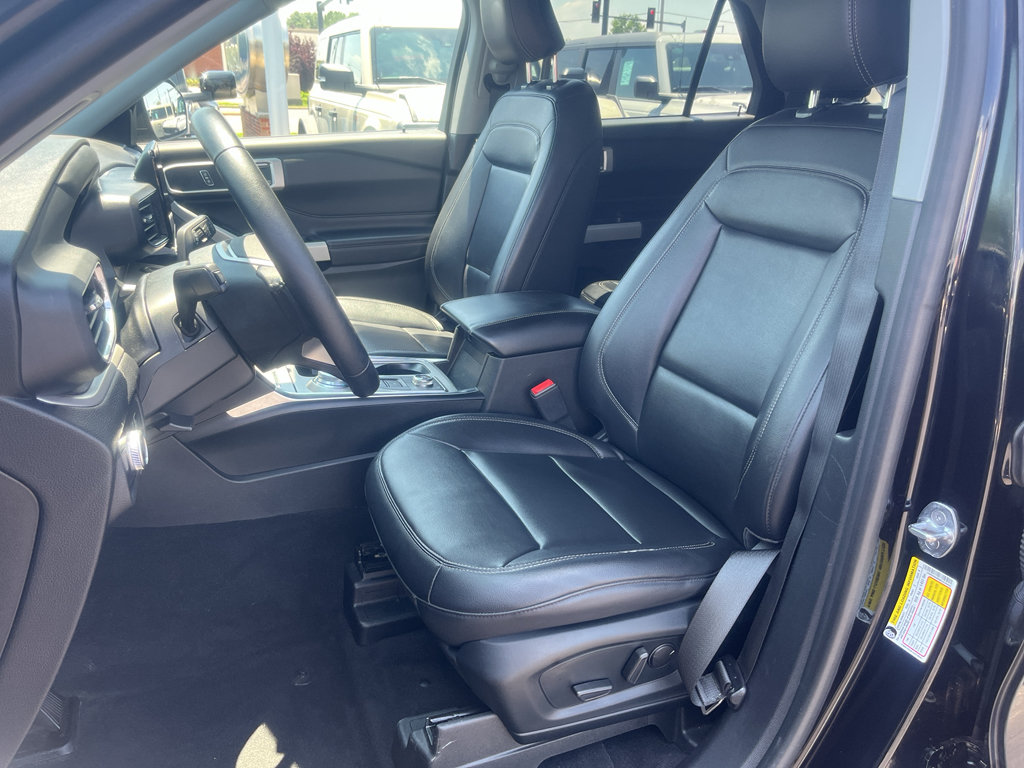 Certified 2021 Ford Explorer XLT w/ Equipment Group 202A AWD/4WD image 13