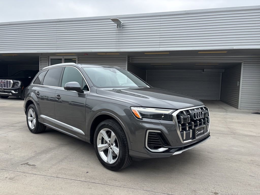 Used 2025 Audi Q7 2.0T Premium w/ Convenience Package AWD/4WD image 3
