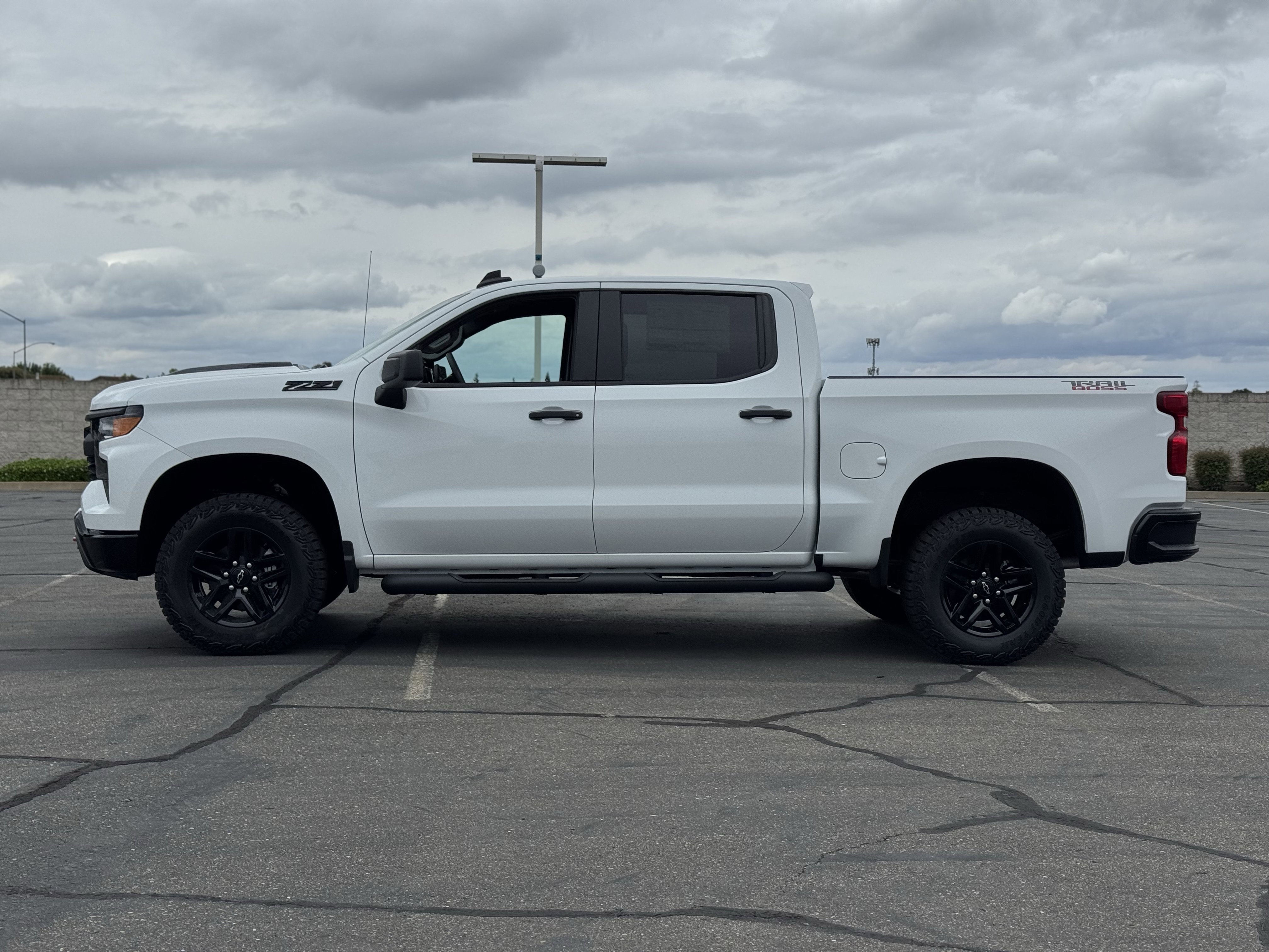 New 2026 Chevrolet Silverado 1500 Custom Trail Boss w/ LPO, Dark Essentials Package AWD/4WD image 4