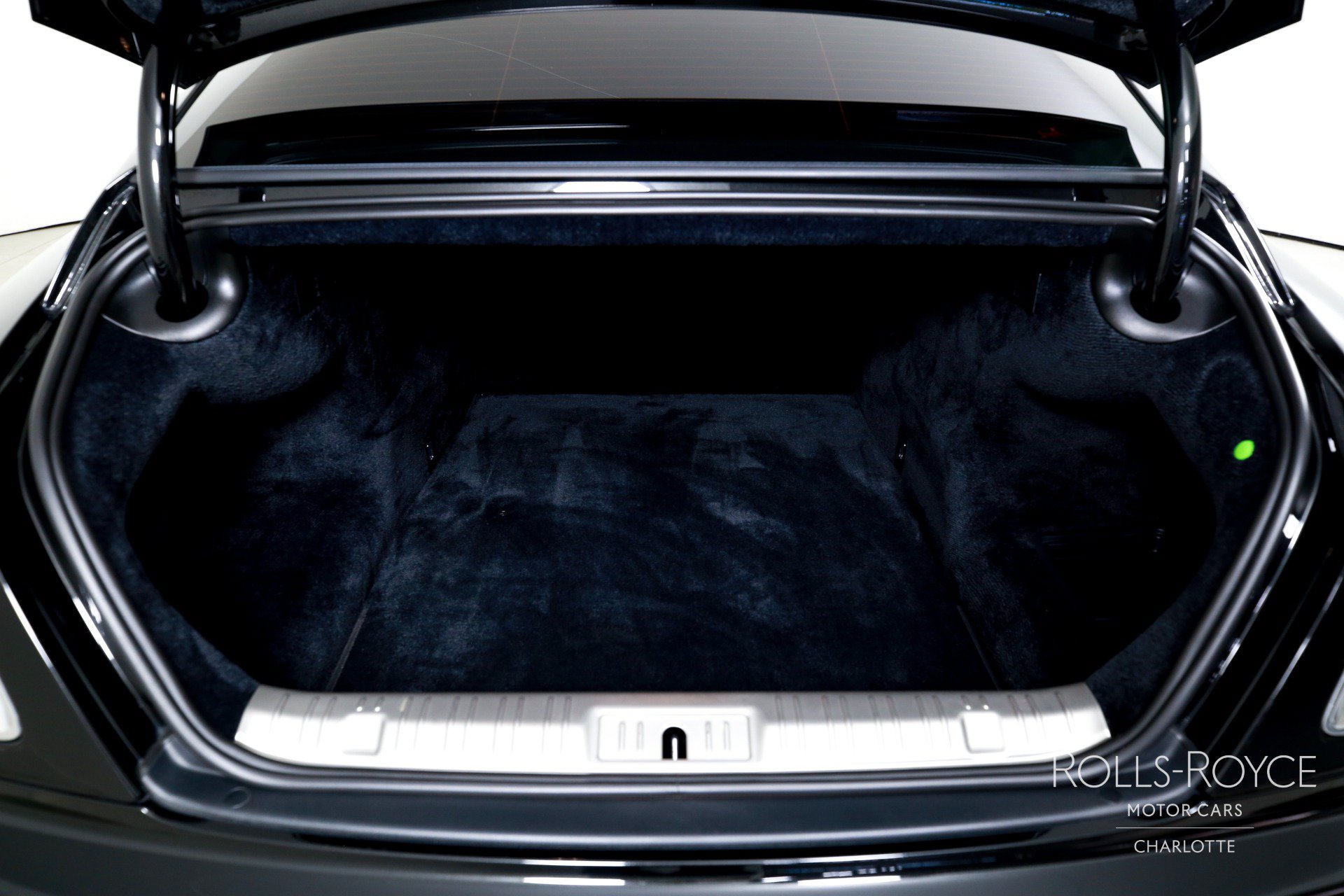 Used 2017 Rolls-Royce Wraith RWD image 20