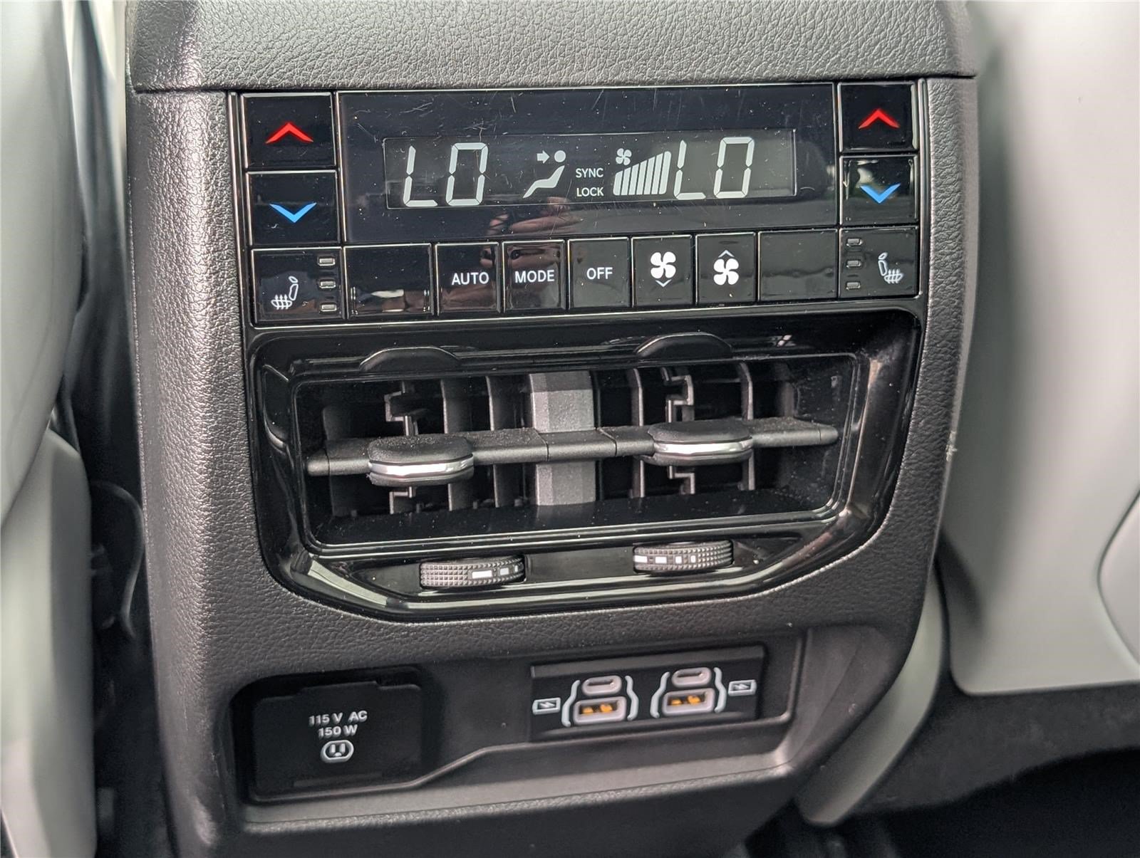 Used 2023 Jeep Grand Cherokee L Summit w/ Advanced Protech Group IV AWD/4WD image 17