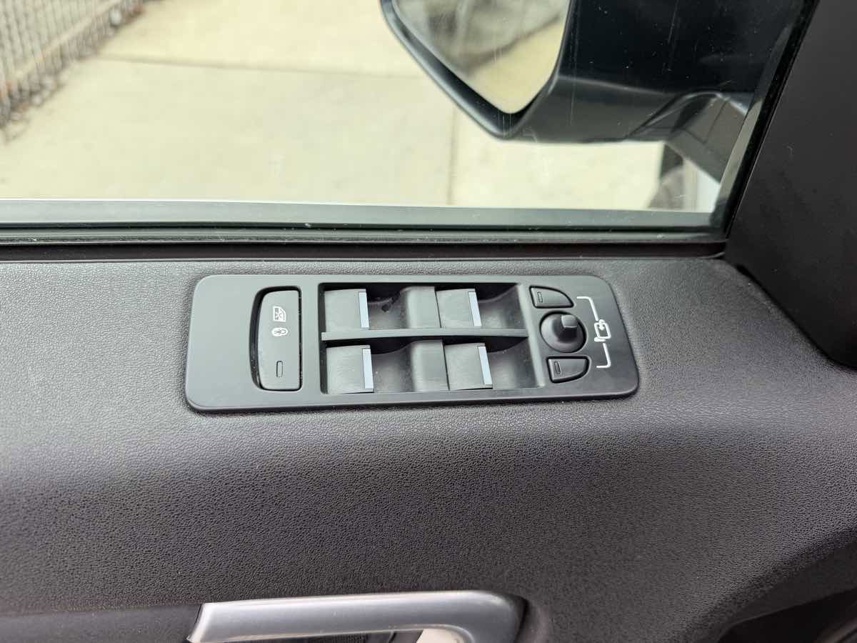Used 2018 Land Rover Discovery Sport HSE AWD/4WD image 12