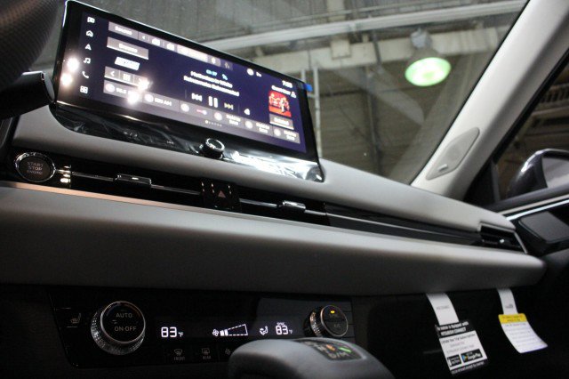 New 2025 Mitsubishi Outlander SE image 12