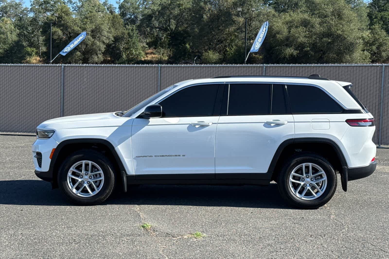Used 2024 Jeep Grand Cherokee Laredo X AWD/4WD image 7