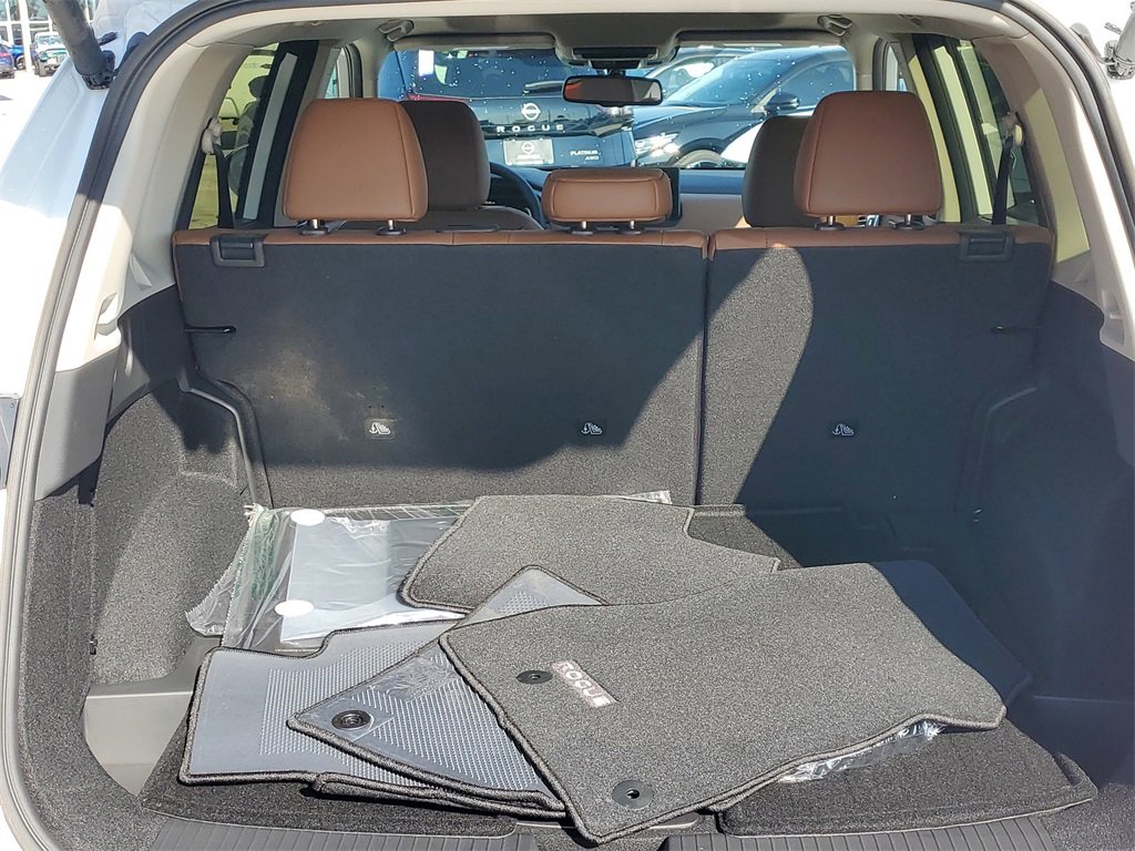 New 2026 Nissan Rogue Platinum image 3