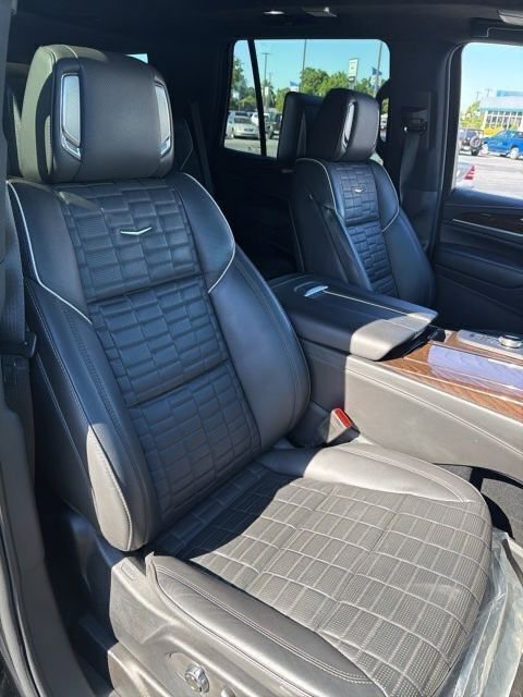 Used 2023 Cadillac Escalade Sport Platinum w/ LPO, ONYX Package image 26