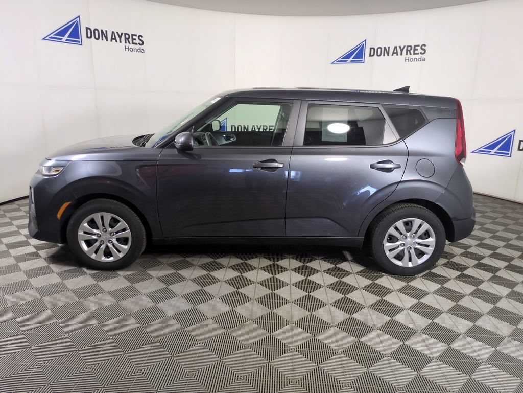 Used 2021 Kia Soul LX FWD image 2