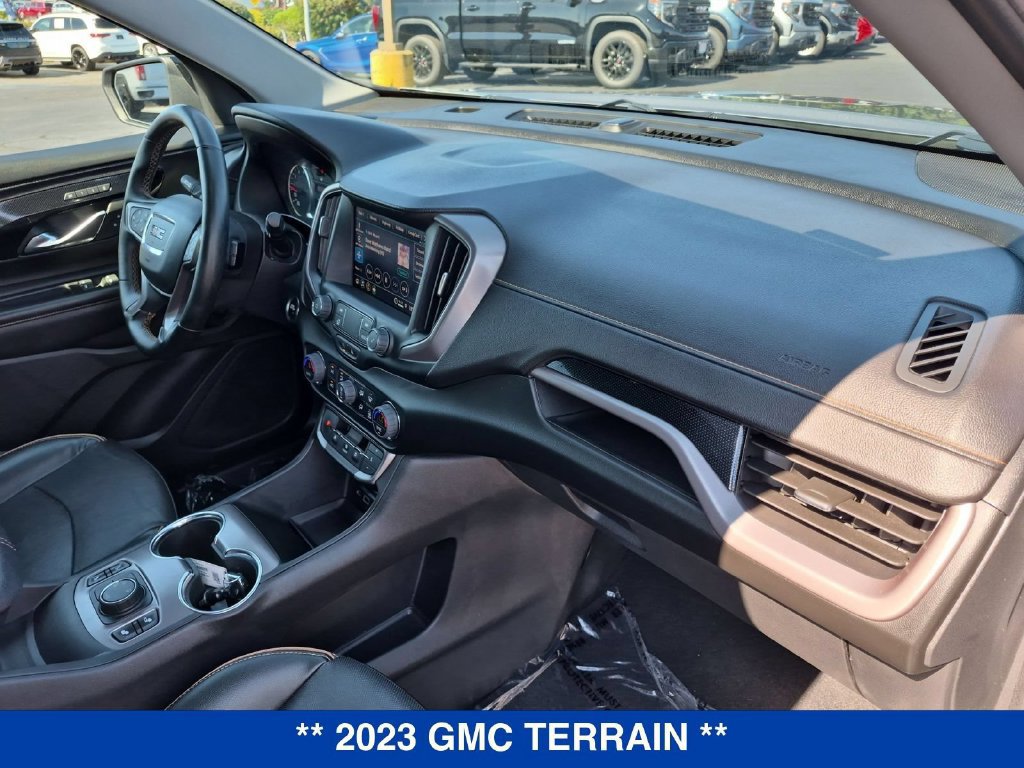 Used 2023 GMC Terrain AT4 AWD/4WD image 32