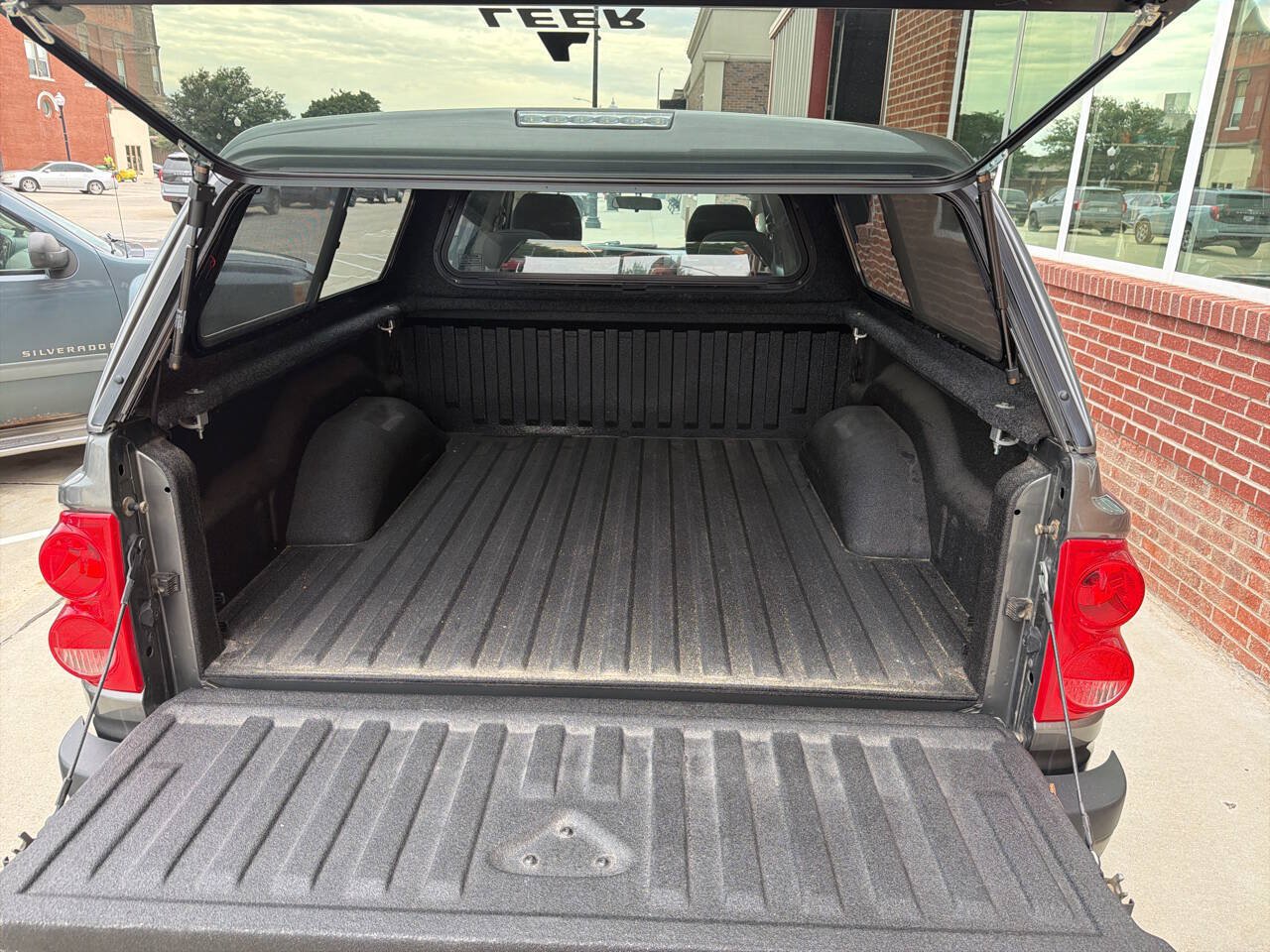 Used 2011 Dodge Dakota 4x4 Crew Cab w/ Convenience Group image 17