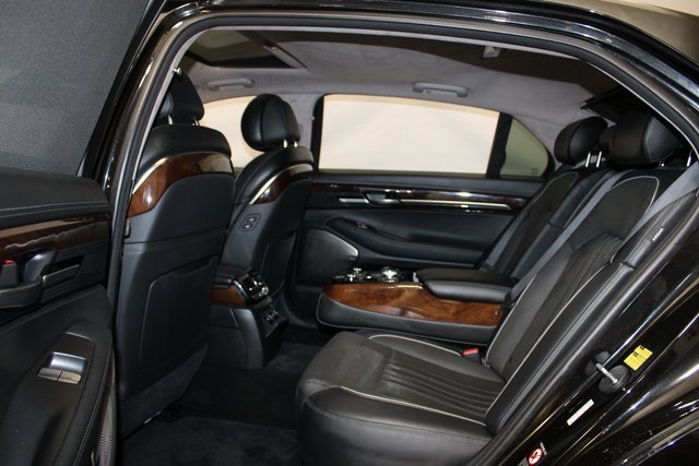 Used 2019 Genesis G90 3.3T Premium image 8