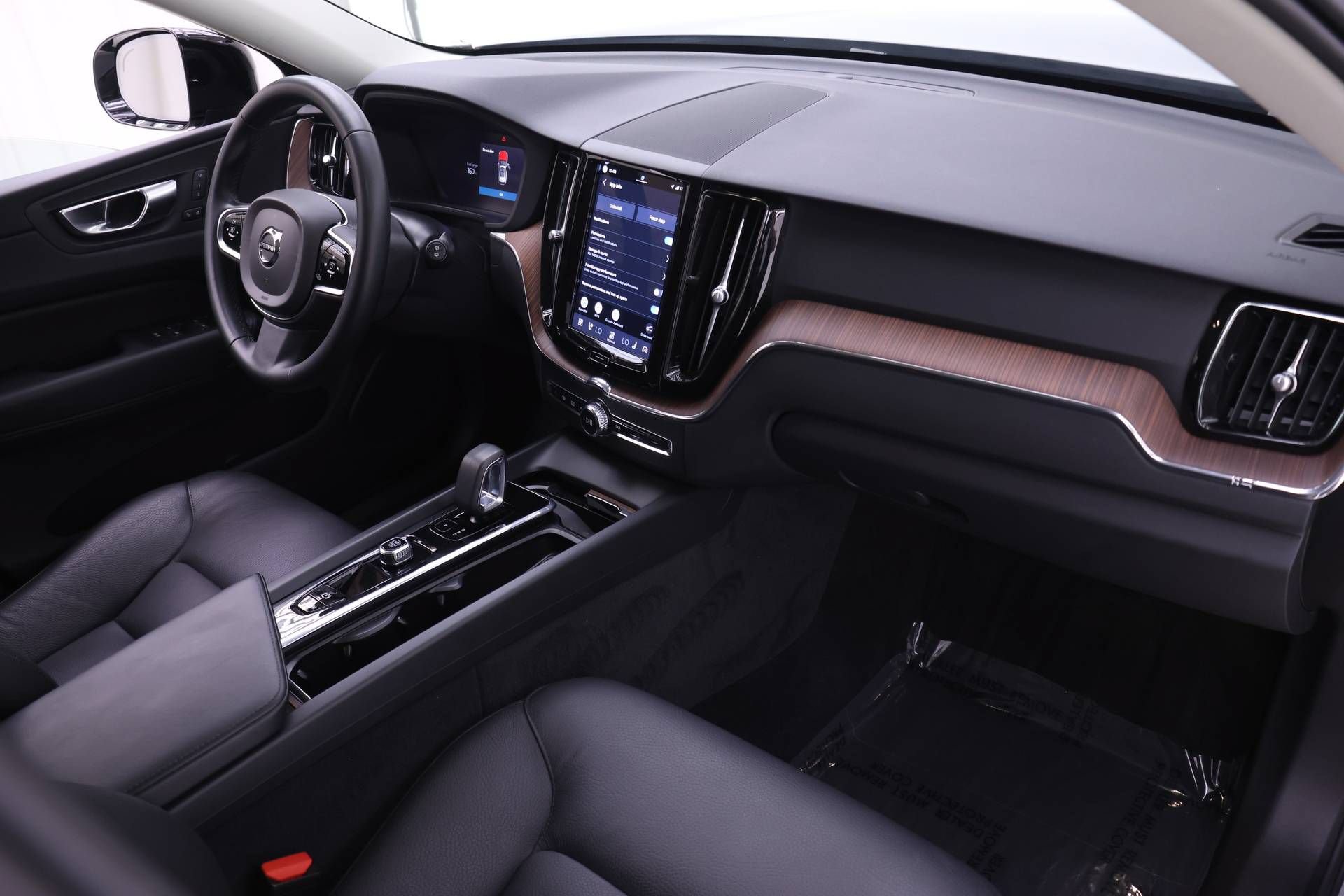Certified 2024 Volvo XC60 T8 Plus w/ Climate Package AWD/4WD image 23