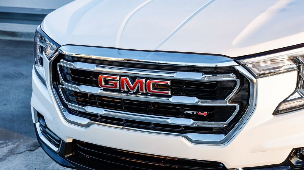 Used 2023 GMC Terrain AT4 image 6