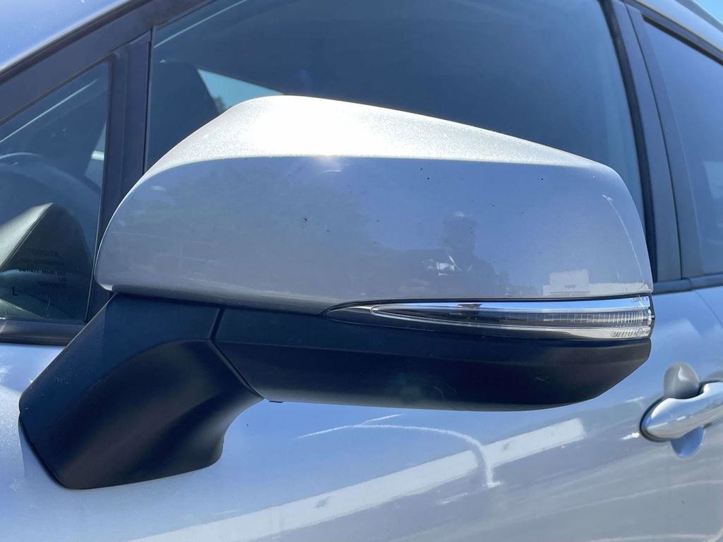 Used 2023 Toyota Corolla Cross LE FWD image 31
