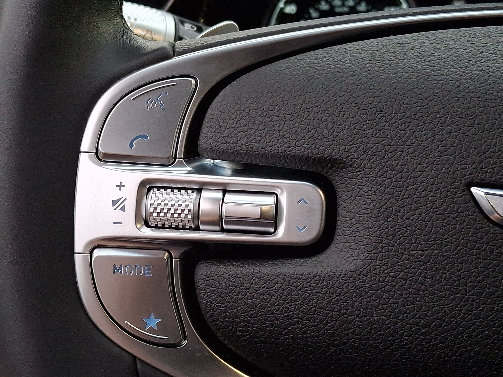 Certified 2024 Genesis GV70 2.5T AWD/4WD image 24