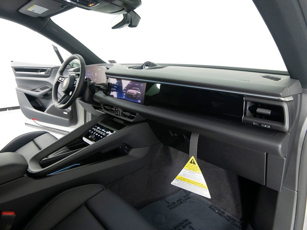 New 2026 Porsche Macan 4 Electric image 33