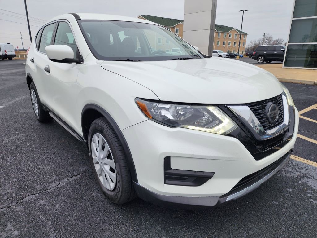 Used 2018 Nissan Rogue S image 2