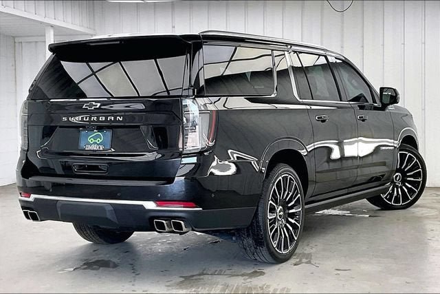 Certified 2025 Chevrolet Suburban High Country AWD/4WD image 12