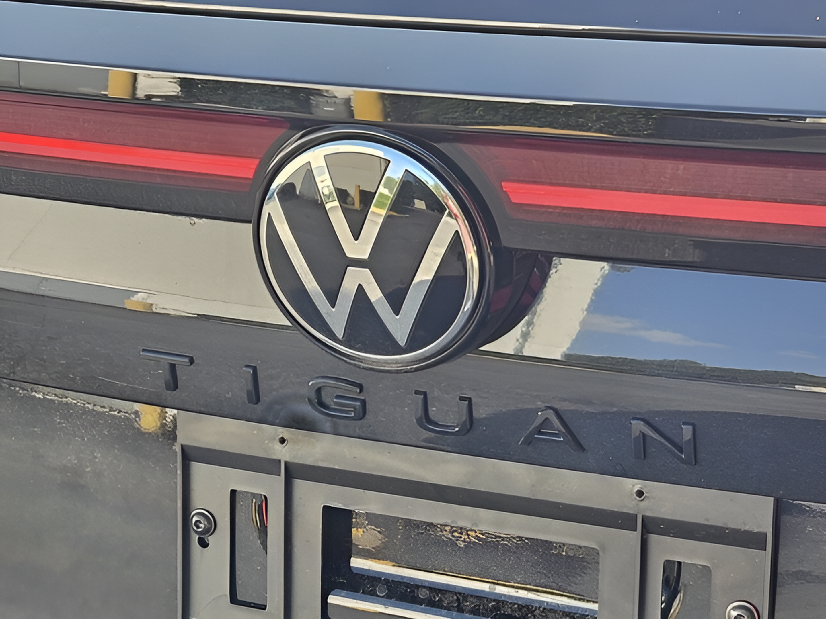Certified 2026 Volkswagen Tiguan SE R-Line AWD/4WD image 30