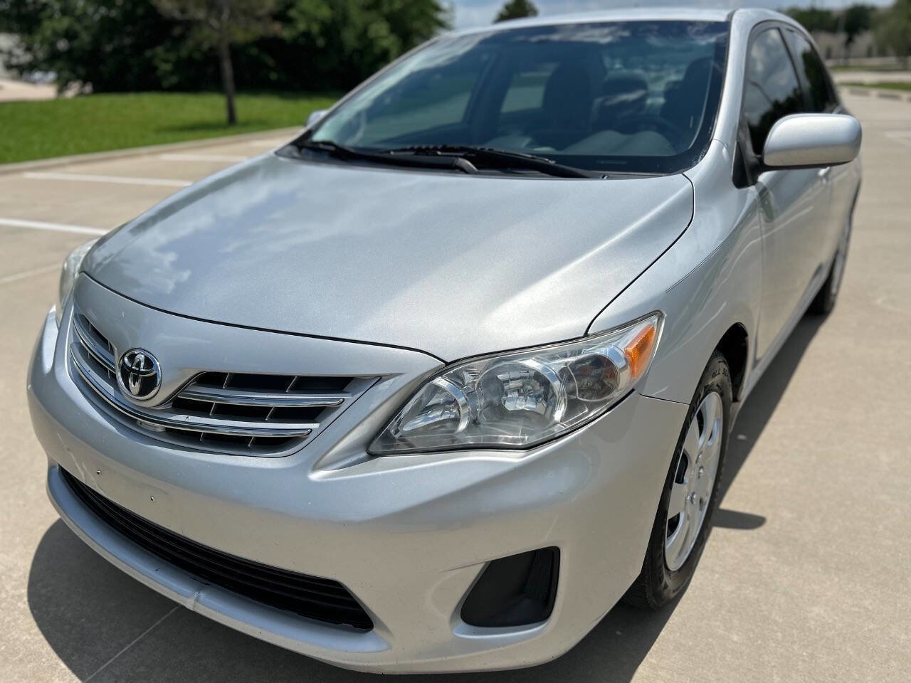 Used 2013 Toyota Corolla LE FWD image 2