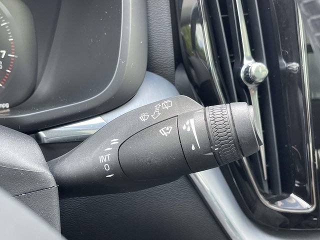 Used 2019 Volvo XC60 T6 Momentum w/ Multimedia Package AWD/4WD image 40