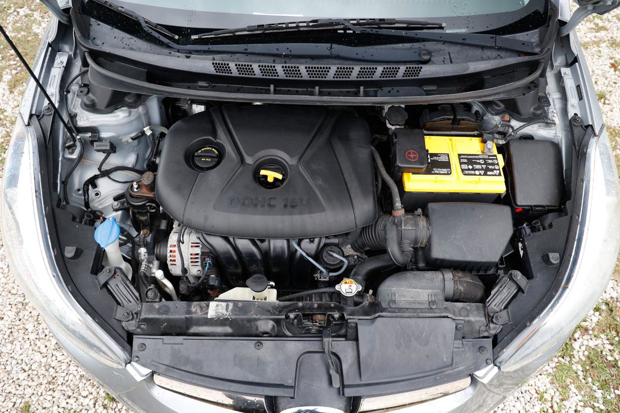 Used 2015 Hyundai Elantra SE image 40