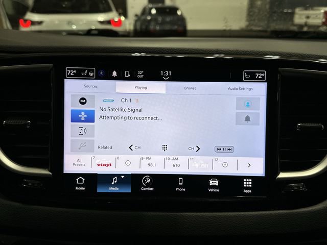 Used 2024 Chrysler Pacifica Touring-L image 16