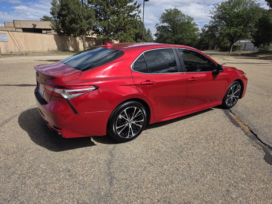 Used 2020 Toyota Camry SE FWD image 8