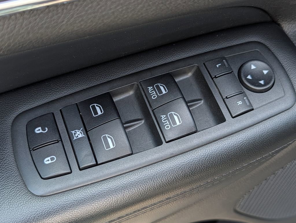 Used 2018 Jeep Grand Cherokee Limited AWD/4WD image 36