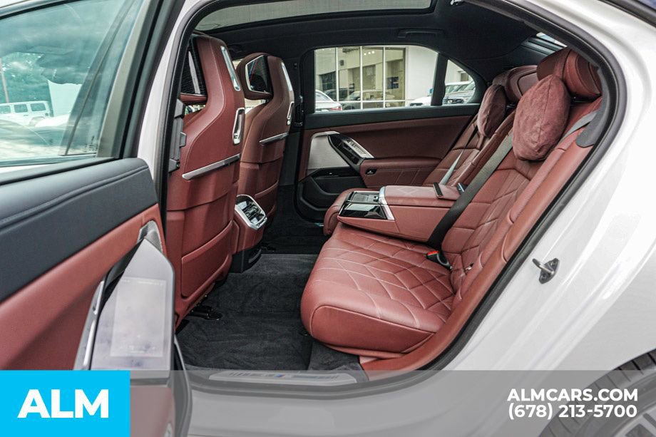 Used 2025 BMW i7 eDrive50 w/ M Sport Package image 22