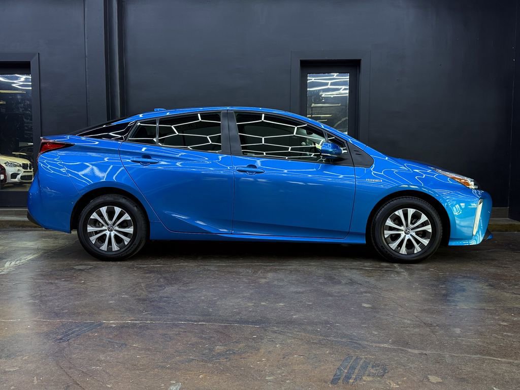 Used 2022 Toyota Prius LE image 10