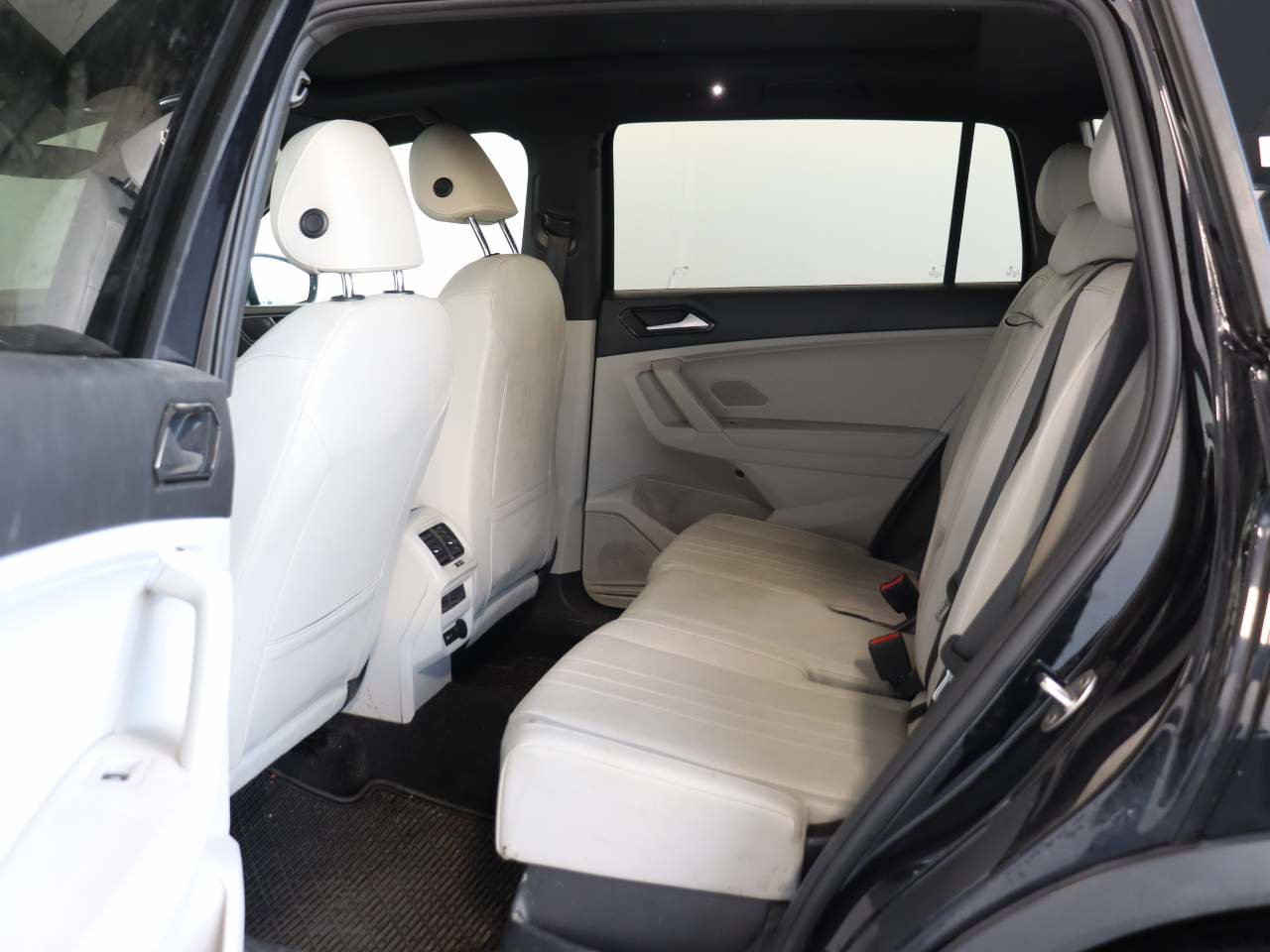 Used 2023 Volkswagen Tiguan SE R-Line image 14