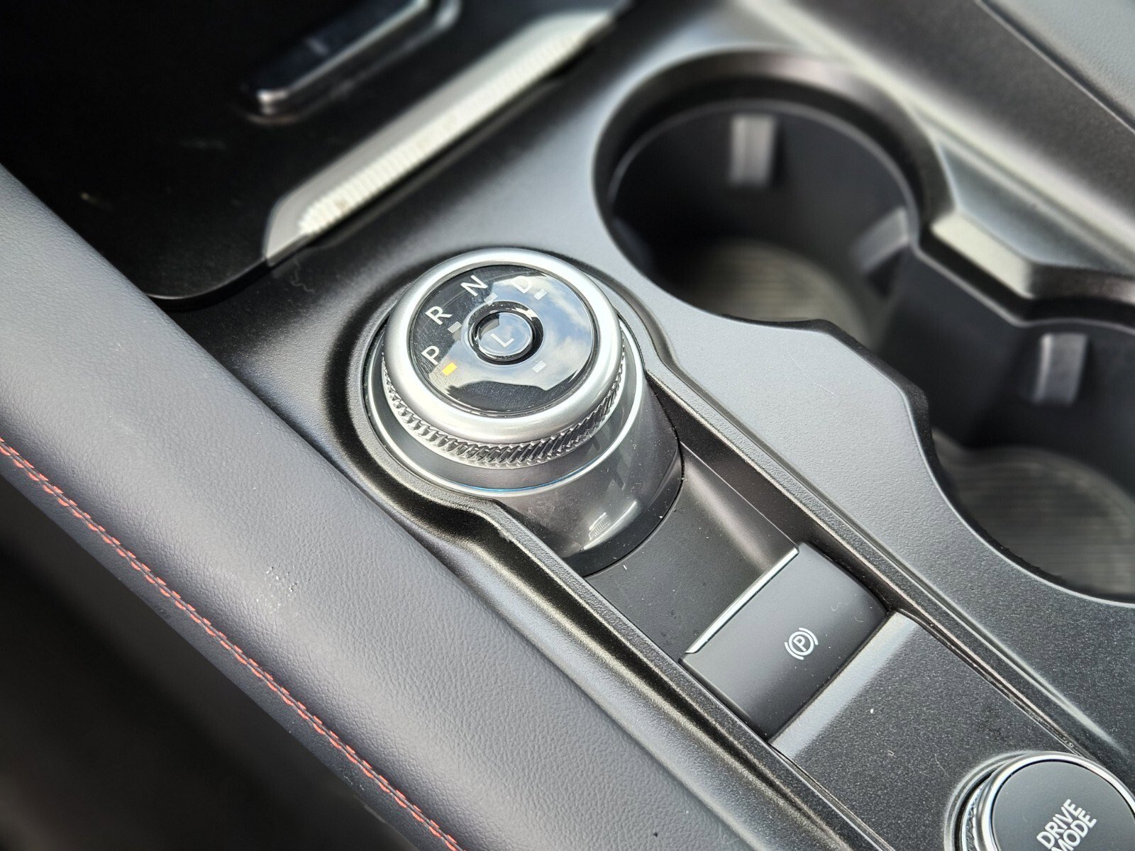 Certified 2025 Ford Explorer ST-Line image 25