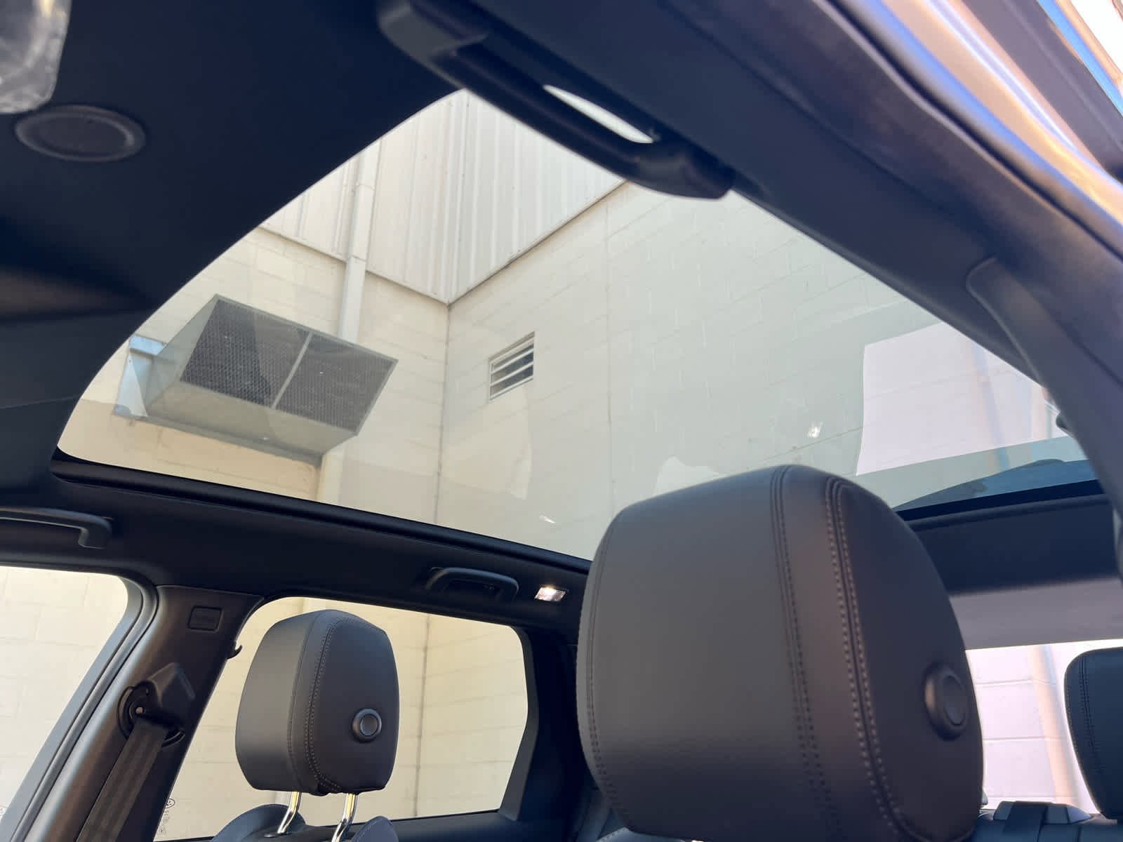 Used 2025 Land Rover Discovery Sport Dynamic SE image 16