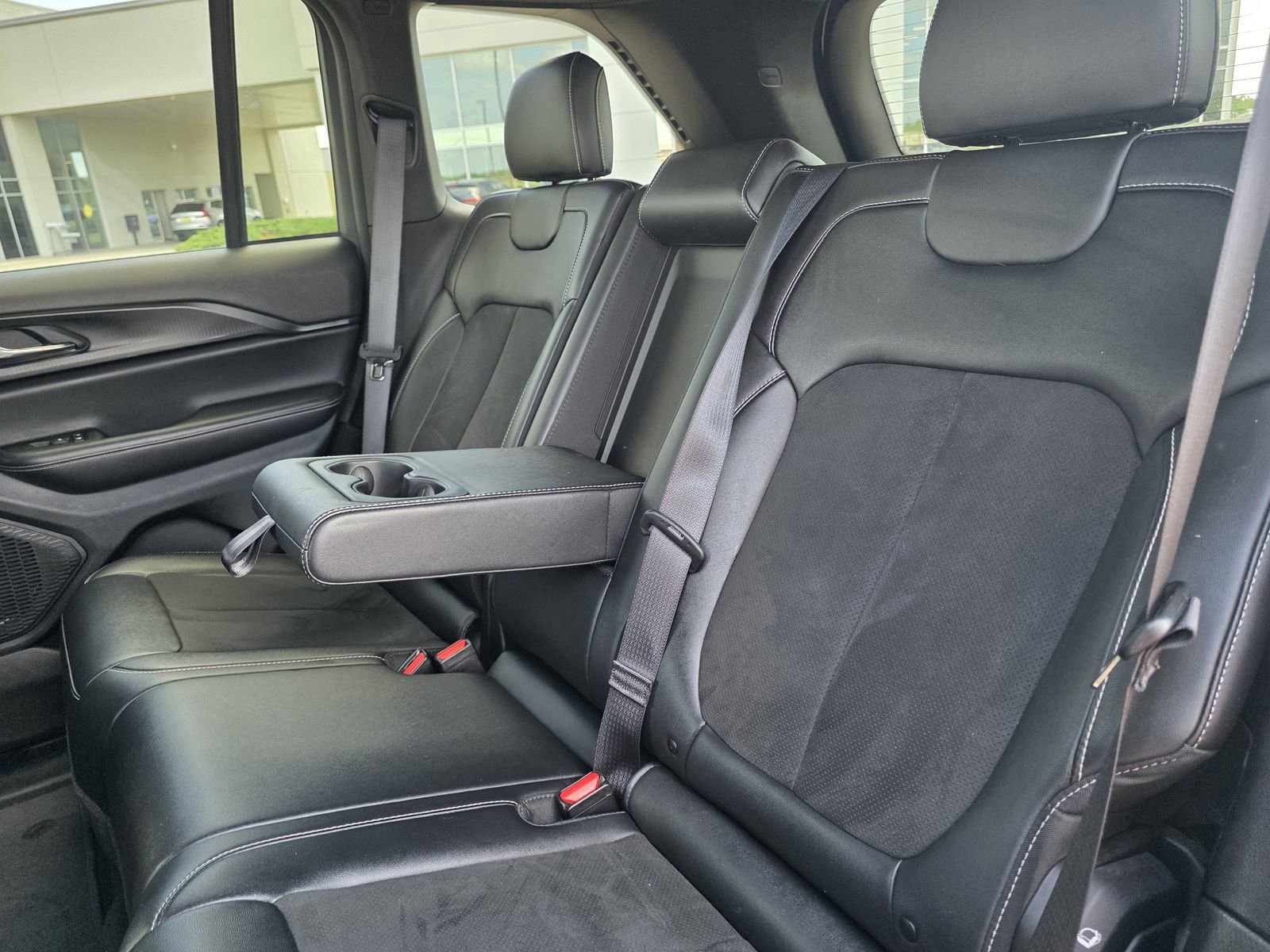 Used 2024 Jeep Grand Cherokee Altitude AWD/4WD image 24