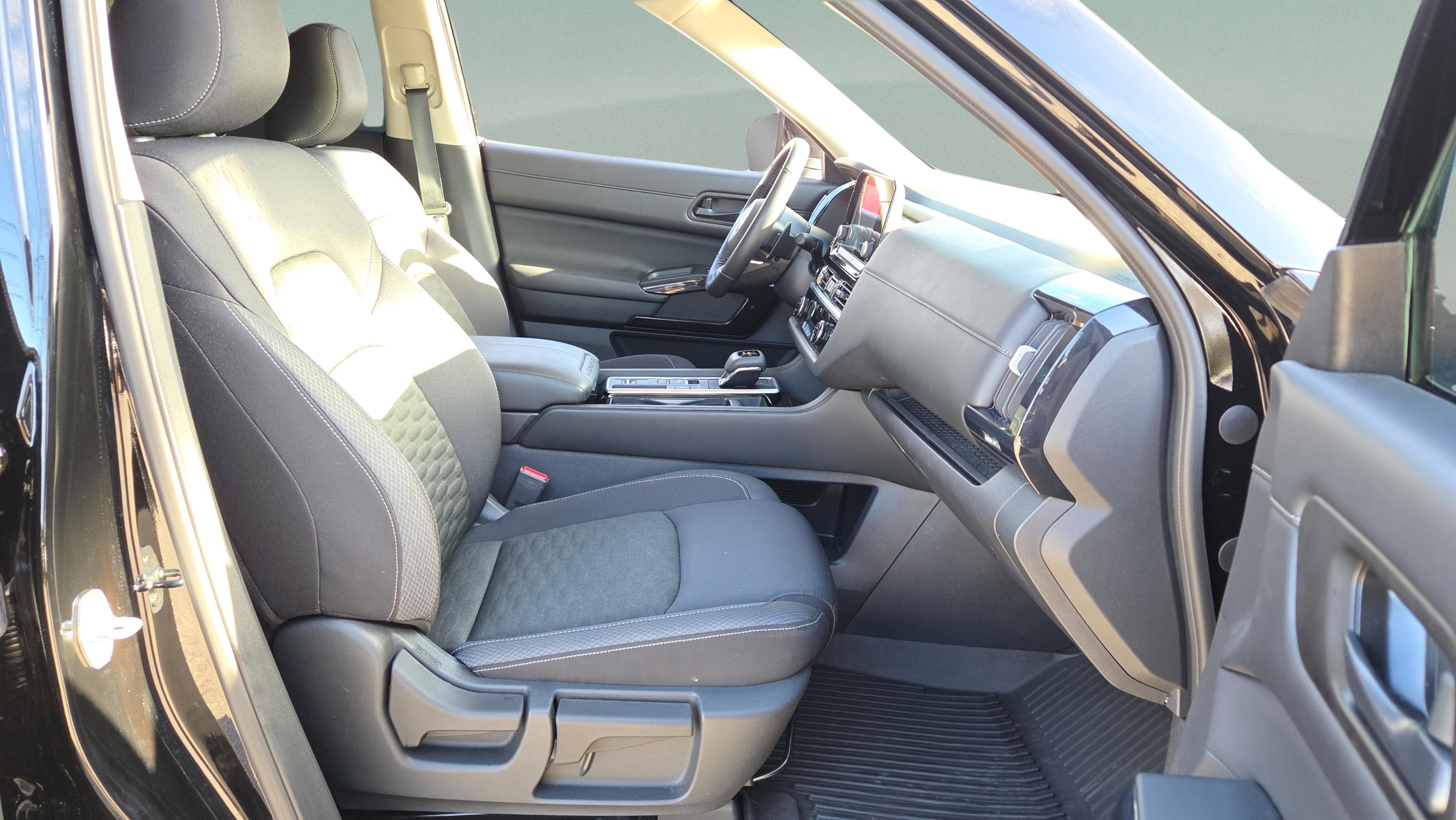 Certified 2025 Nissan Pathfinder SV image 20