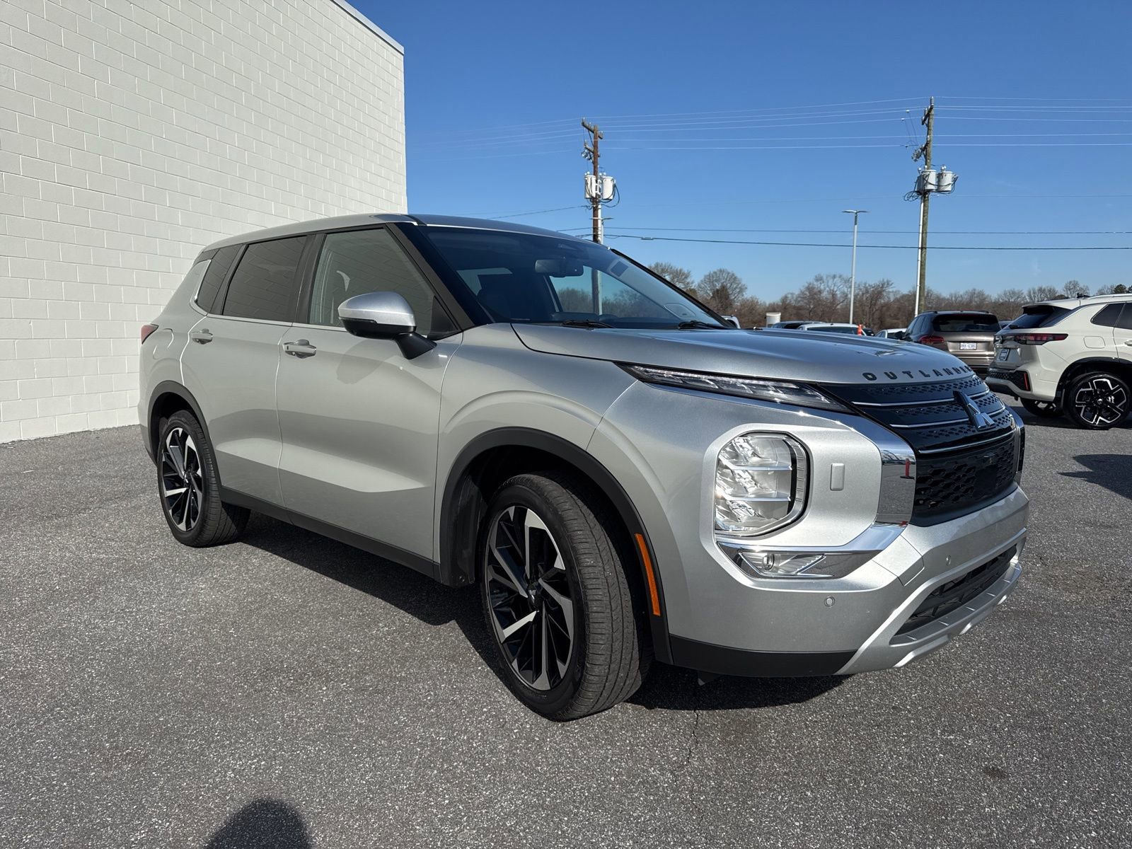 Used 2024 Mitsubishi Outlander SE Black Edition image 3