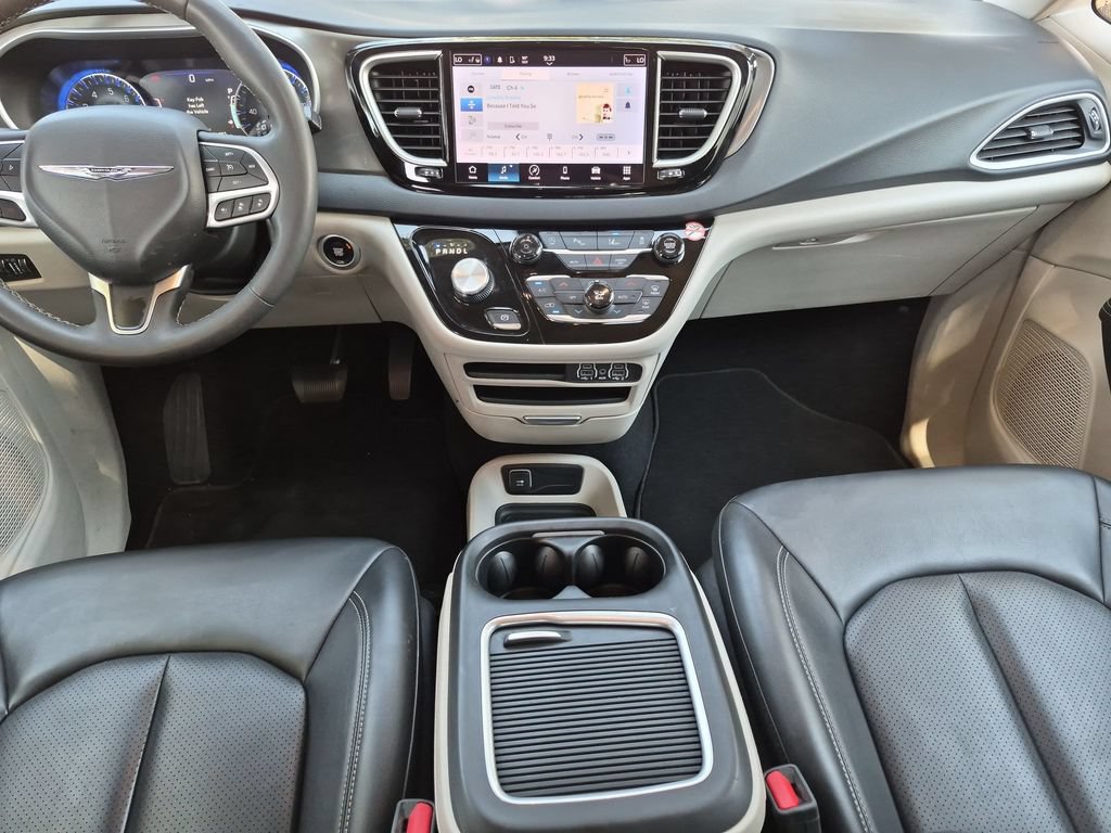 Used 2023 Chrysler Pacifica Touring-L FWD image 31