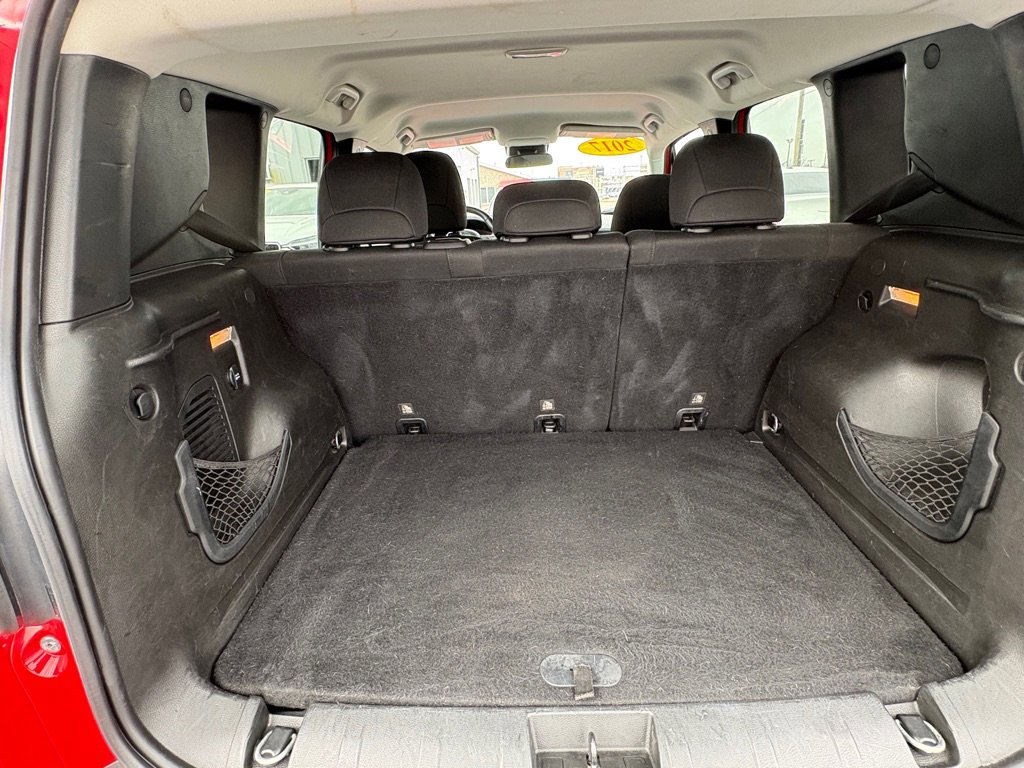 Used 2017 Jeep Renegade Latitude w/ Cold Weather Group image 13