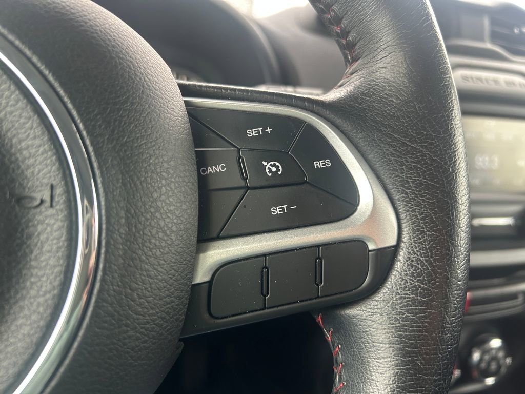 Used 2015 Jeep Renegade Trailhawk w/ Cold Weather Group image 17