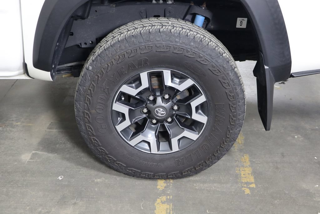 Used 2022 Toyota Tacoma TRD Off-Road AWD/4WD image 41